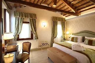 Locanda Remedio Venice 3*,